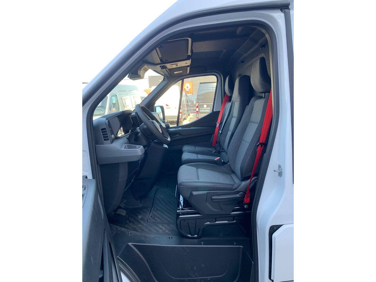 Renault MASTER E-Tech 87 kWh, 130 kW snelladen, L3H2 Demonstratieauto, Laadruimte betimmering, Side-bars, Camera, Trekhaak, Apple carplay
