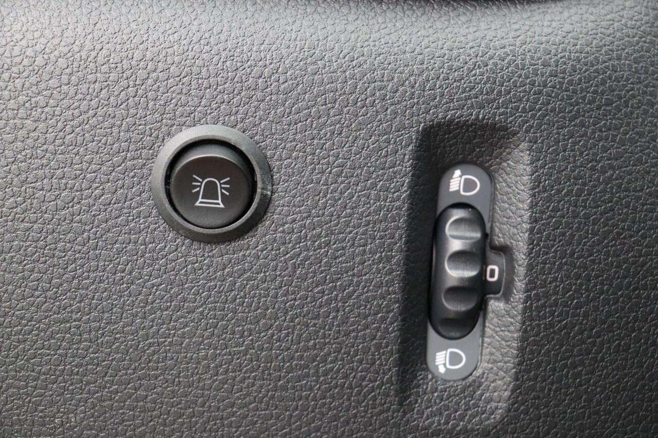 Renault MASTER T35 2.3 dCi 135 L3H2 DC Comfort | 6 persoons | Trekhaak | laadruimte betimmering | Achteruitrijcamera | Airco | Direct rijden |