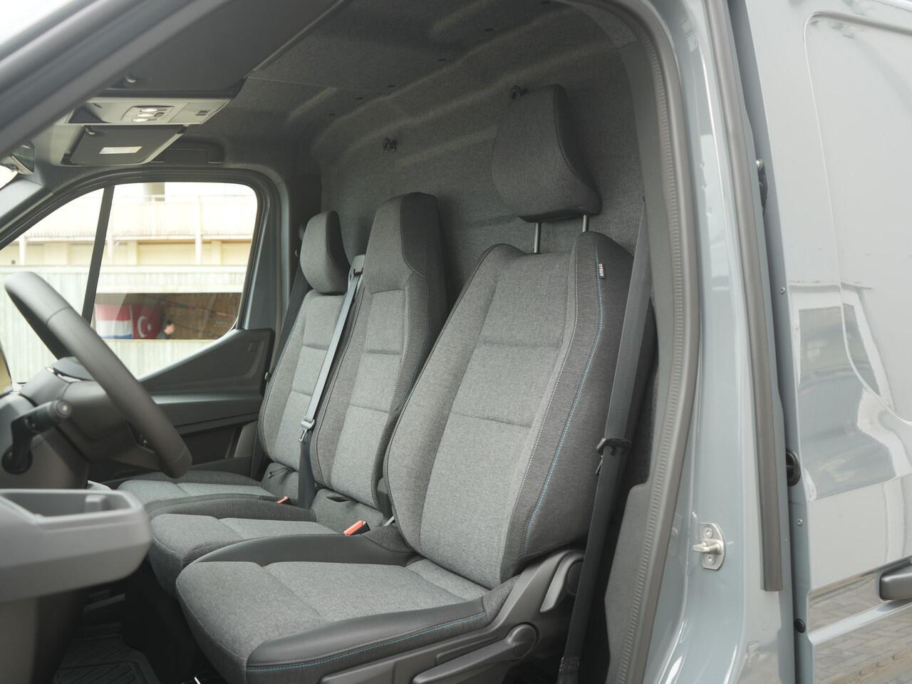 Renault MASTER T35 2.0 dCi 170 L2H2 Extra - Occasion Lease vanaf ¤654 p/m - VOORRAADVOORDEEL - 170 PK! - Trekhaak - Laadruimtebetimmering - All Seasonbanden - Achteruitrijcamera - Stoelverwarming - Cruise Control - Trekhaak