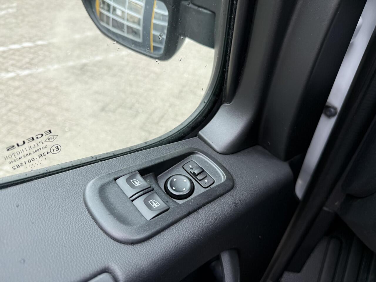 Renault MASTER T33 2.3 dCi 135 L2H2 Comfort | Trekhaak | Navigatie | DAB | Airco | Parkeersensoren | BT-Telefoonfunctie |