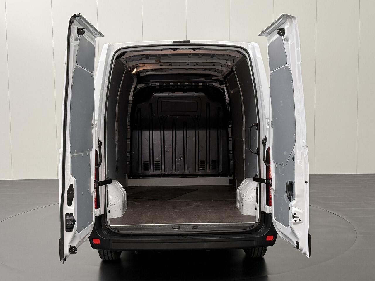 Renault MASTER 2.3DCI 135PK | Airco | Cruise | 3-Persoons | Betimmering