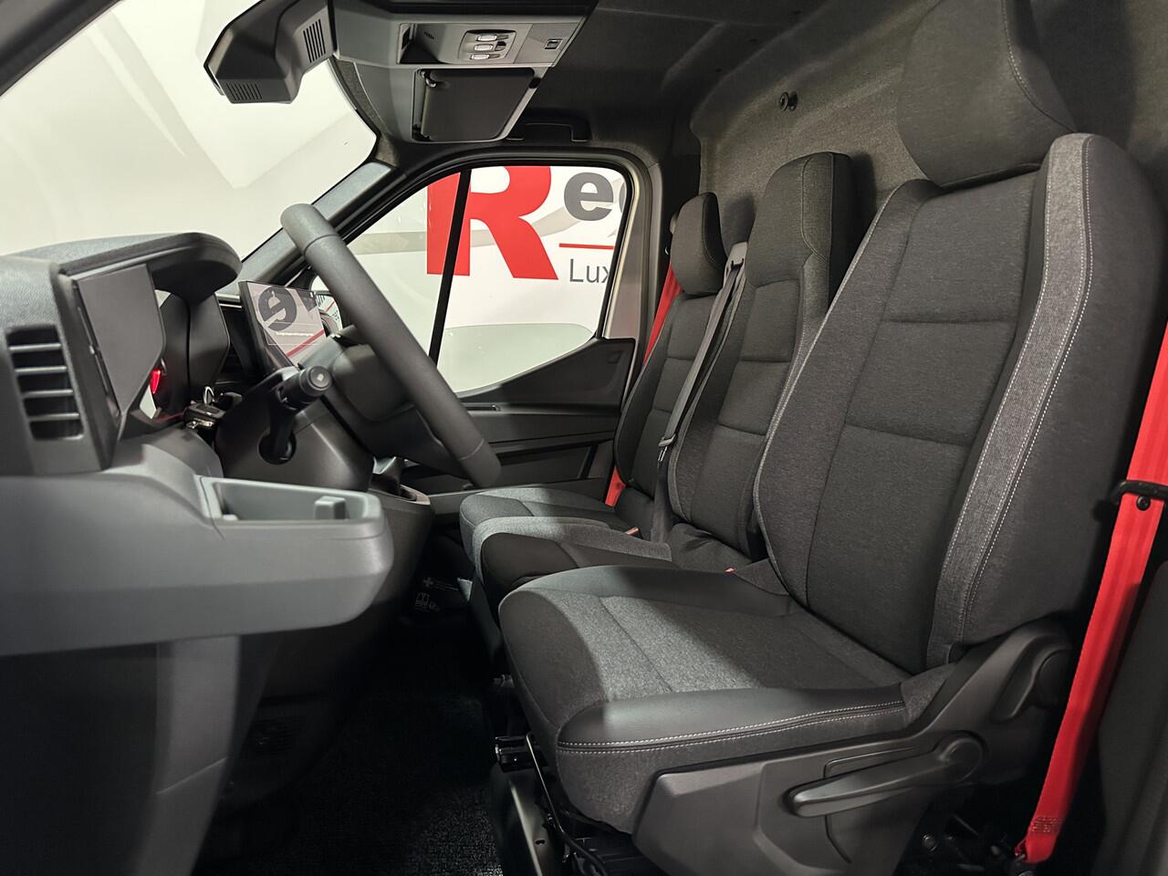 Renault MASTER T35 2.0 dCi 150 L3H2 Red Van - BPM vrij! - Camera / Sensoren / Carplay