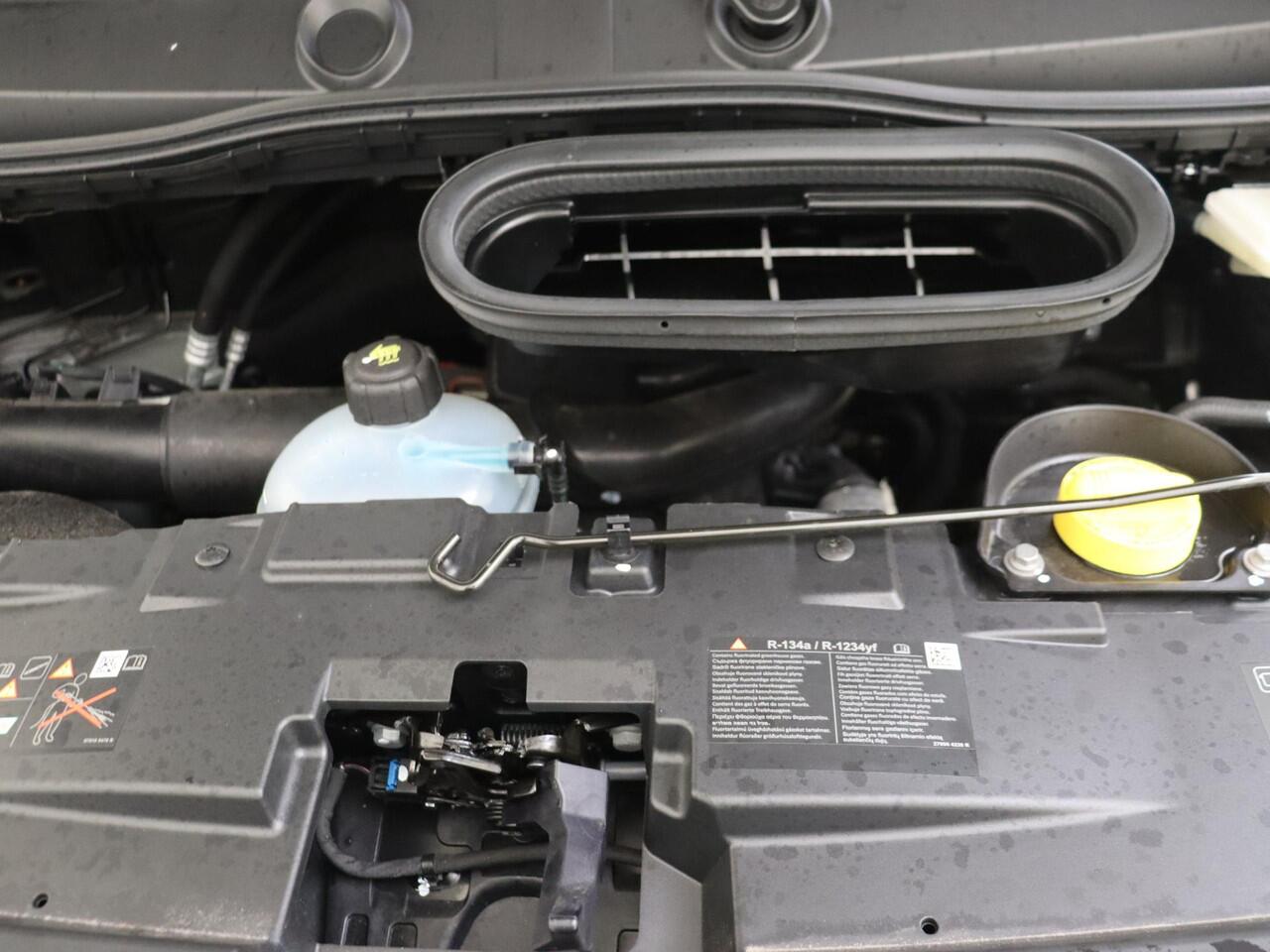 Renault MASTER T35 2.0 dCi 130 L2H2 Advance | Navigatie | Parkeersensoren & Camera | Zijschuifdeur link | Betimmering | Trekhaak |