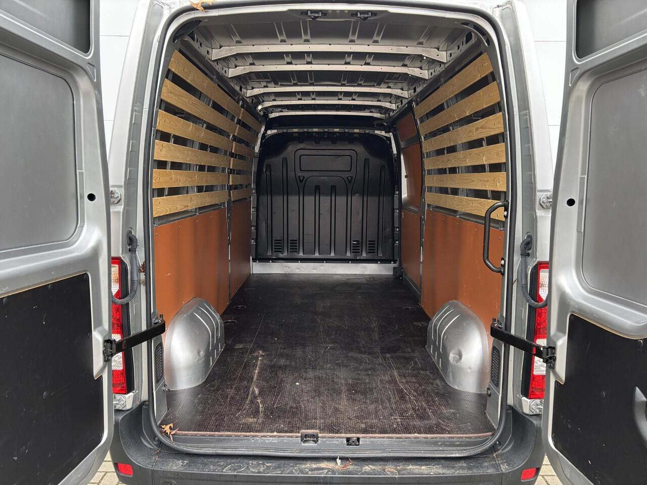 Renault MASTER T35 2.3 dCi 150 L3H2 Energy Work Edition | Houtenvloer | Lat om Lat | Trekhaak | Sidebars |
