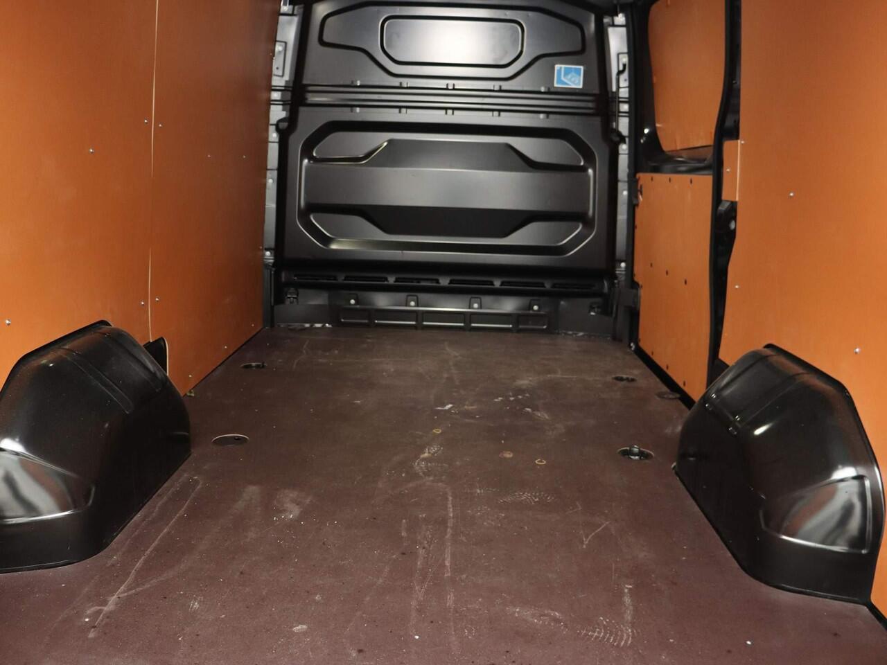Renault MASTER T35 2.0 dCi 150 L2H2 Advance | Trekhaak | Additionele parkeerhulp | openR link navigatiesysteem met convertor companion | Draadloze oplader | reservewiel |