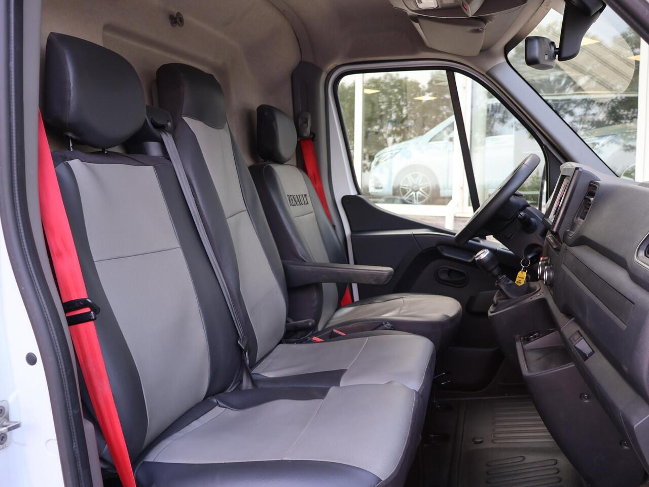 Renault MASTER T35 2.3 DCI 165 PK L4H2 DUBBEL LUCHT DL + 3500 KG TREKHAAK | CAMERA | APPLE CARPLAY