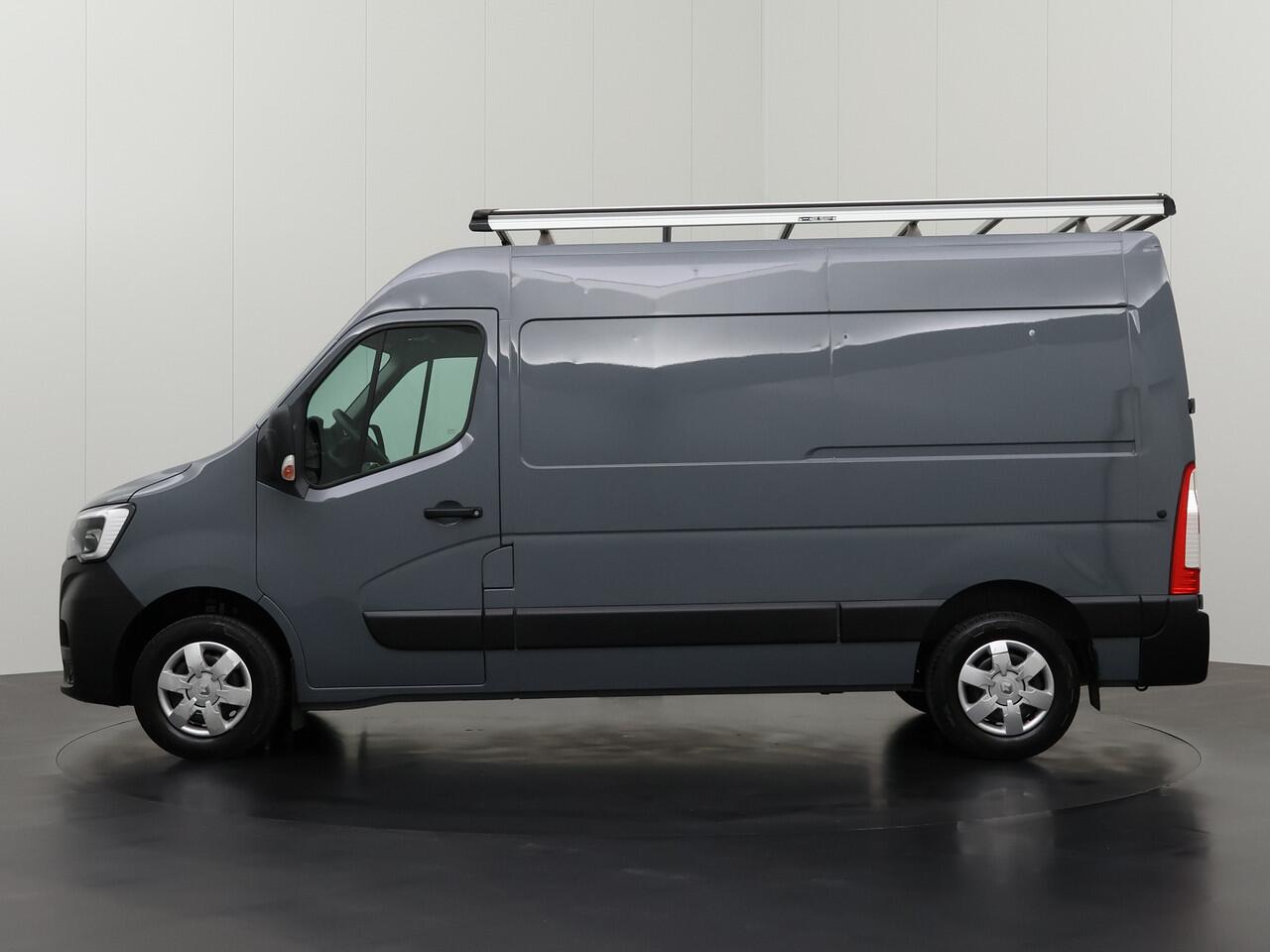 Renault MASTER 2.3DCi 135PK L2H2 | Imperiaal | Trekhaak | Navigatie | 3-Persoons | Airco | Cruise