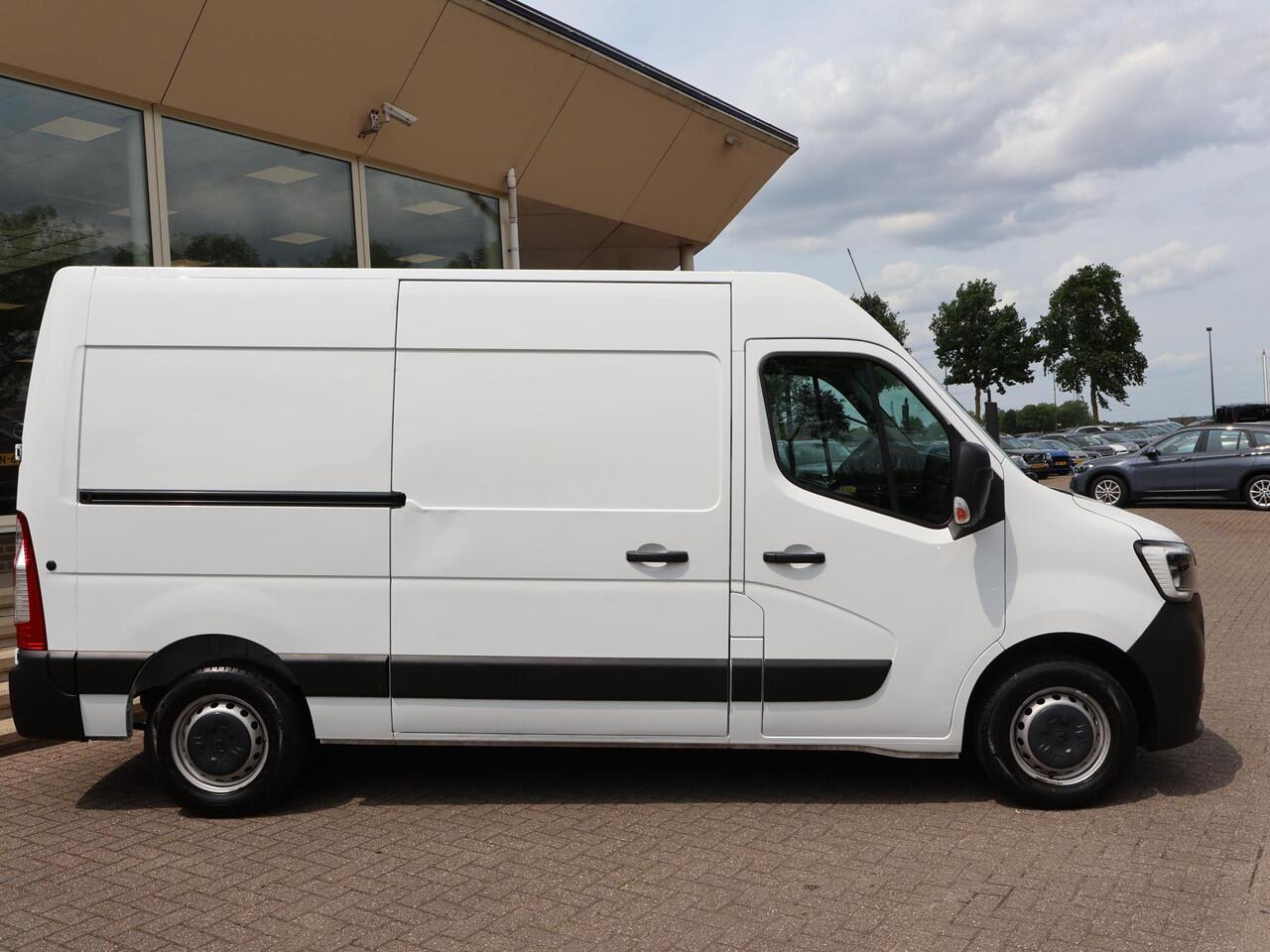 Renault MASTER T35 2.3 DCI 135 L2H2 COMFORT + APPLE CARPLAY | NAVIGATIE | CRUISE | DAB+