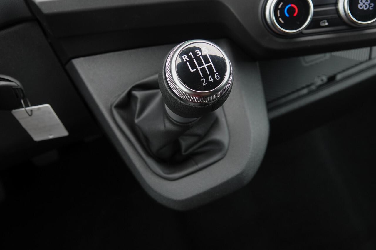 Renault MASTER T35 | L2H2 | 2.0Dci 150Pk | Stoel-Bank | Parkeersensoren | Laadruimte betimmering | LED