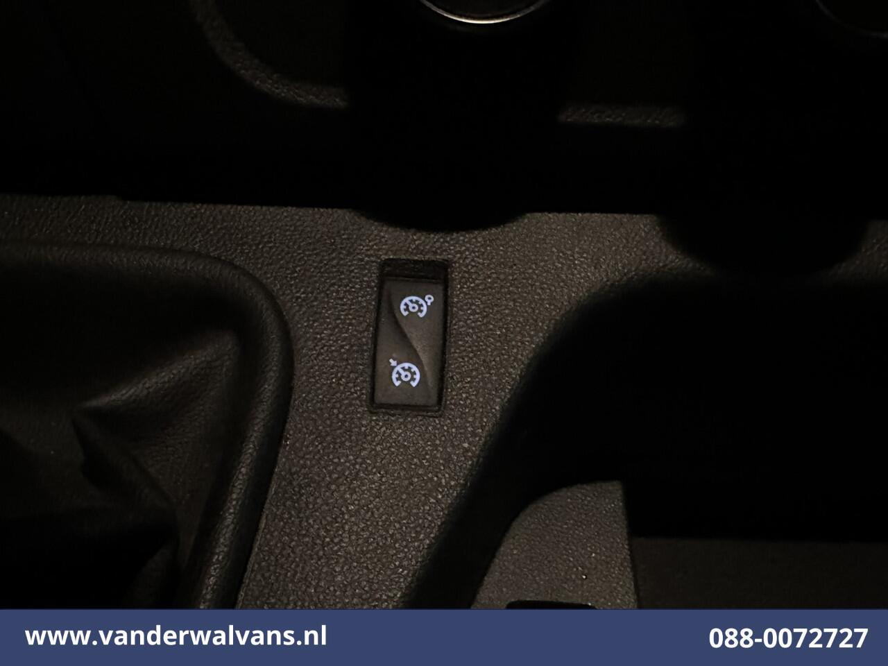 Renault MASTER 2.3 dCi 135pk L2H2 Euro6 Airco | Camera | Navigatie | Cruisecontrol | 2500kg Trekhaak | Bijrijdersbank, Parkeersensoren