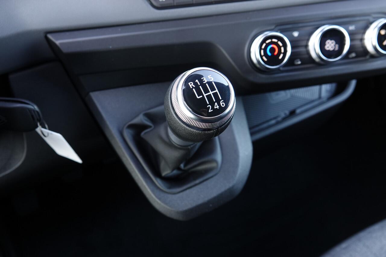 Renault MASTER T35 | L2H2 | 150Pk | 3.500Kg Trekgewicht | Achteruitrijcamera | LED