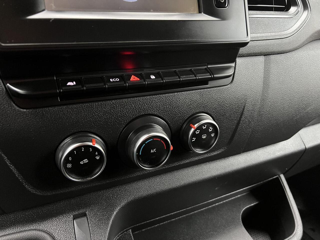 Renault MASTER T33 2.3 dCi 135 L2H2 Comfort | Trekhaak | Navigatie | DAB | Parkeersensoren |