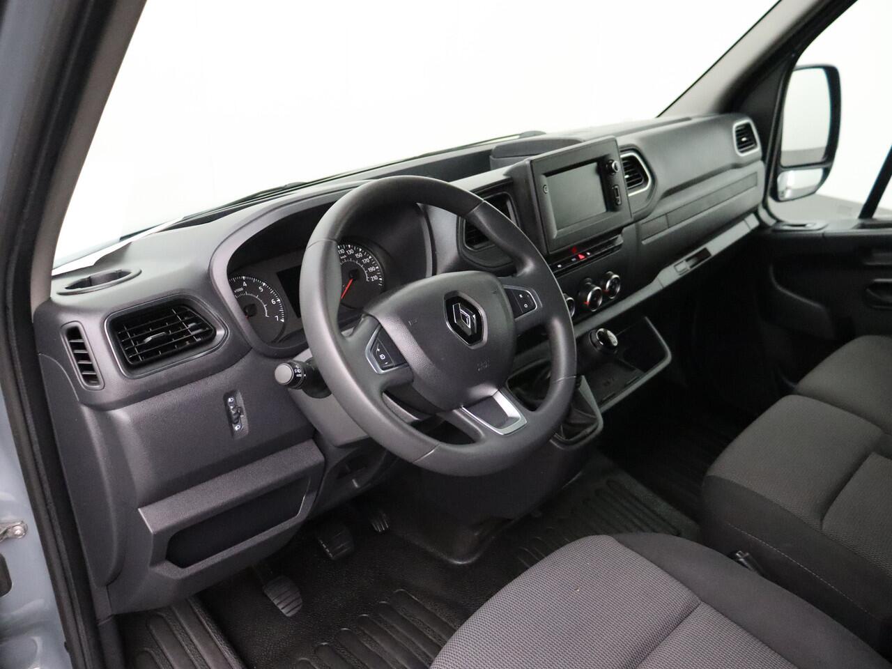 Renault MASTER 2.3DCi 135PK L2H2 | Imperiaal | Trekhaak | Navigatie | 3-Persoons | Airco | Cruise