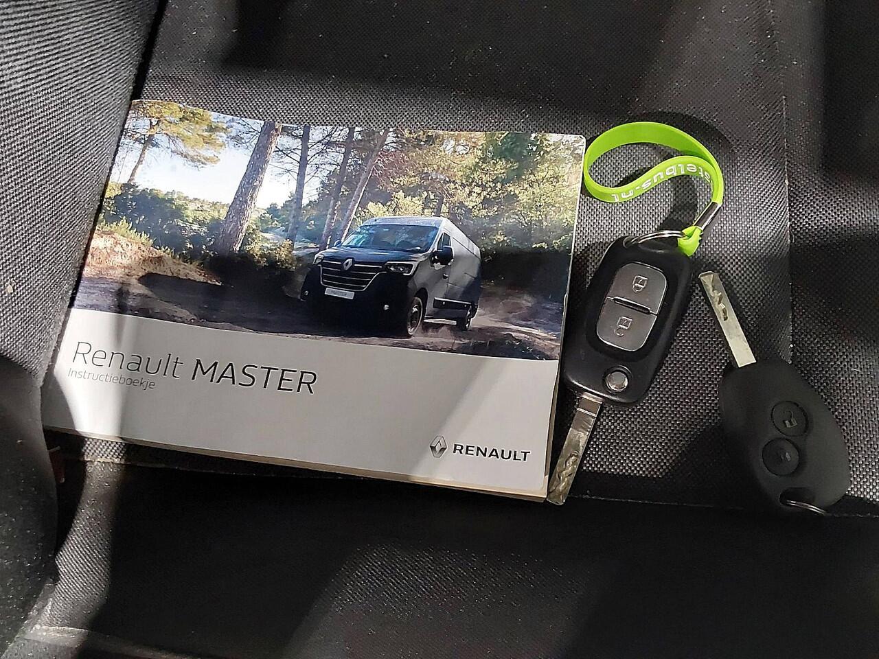 Renault MASTER T35 2.3 dCi 135 L2H2 airco, camera, trekhaak, opstap, 96 dkm.