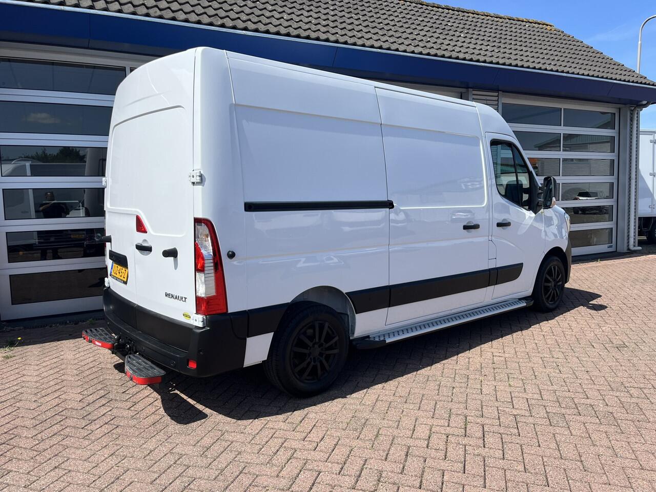 Renault MASTER T35 2.3 dCi 135 L2H2 Work Edition