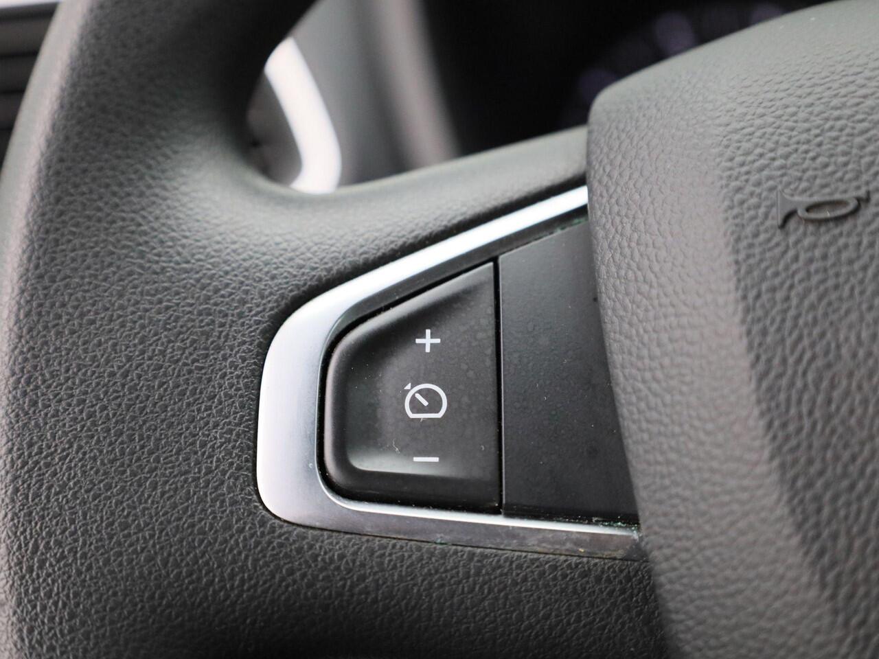 Renault MASTER T35 2.3 dCi 135 L3H2 Work Edition | Cruise Control | Airco | Achteruitrijcamera | Lederen bekleding | Schuifdeur Rechts