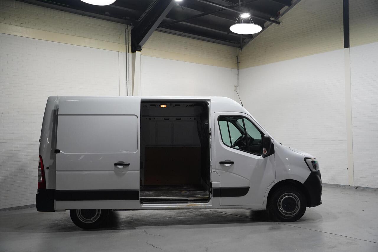 Renault MASTER 2.3 dCi 135 L2H2 Comfort Airco, Apple Carplay Navi, PDC achter, 3-Zits
