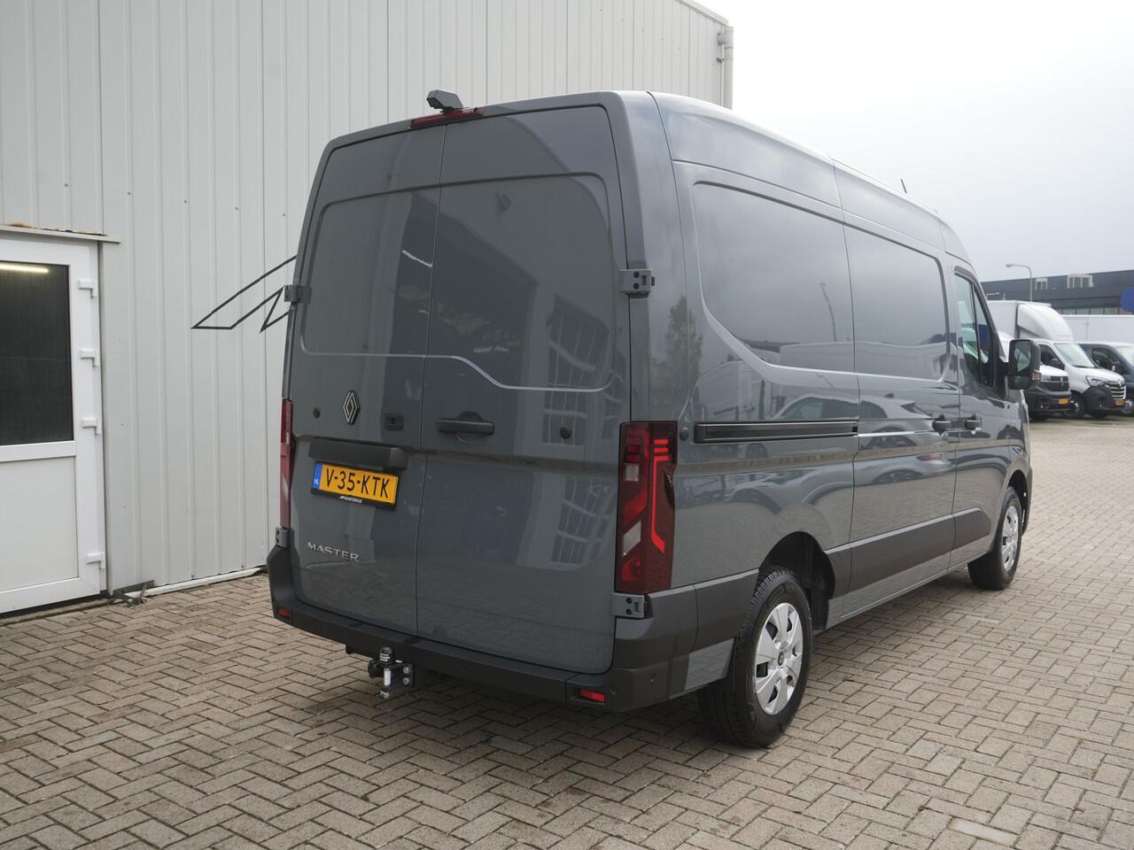 Renault MASTER T35 2.0 dCi 170 L2H2 Extra - Occasion Lease vanaf ¤654 p/m - VOORRAADVOORDEEL - 170 PK! - Trekhaak - Laadruimtebetimmering - All Seasonbanden - Achteruitrijcamera - Stoelverwarming - Cruise Control - Trekhaak