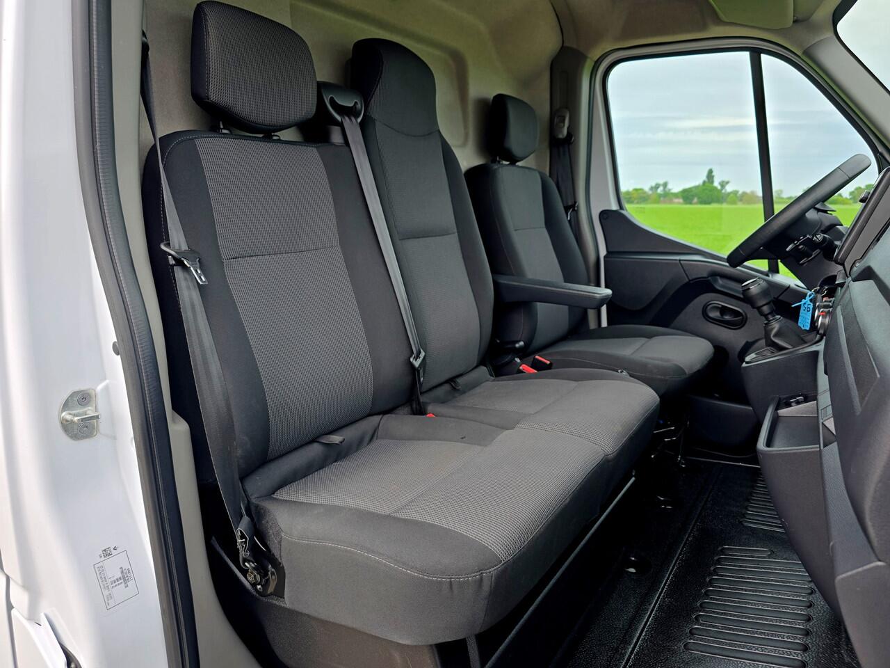 Renault MASTER T33 2.3 dCi 135 L2 H2 - 135 Pk - Euro 6 - Airco - Cruise Control