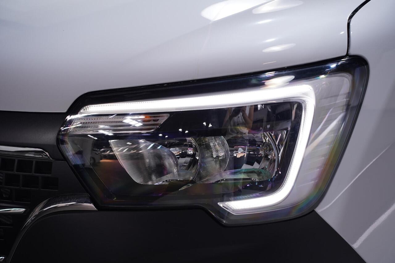 Renault MASTER 2.3 DCi 165 pk Bakwagen met Laadklep en Zijdeur R Airco, Cruise Control, LxBxH 420x210x232 cm, Nieuw