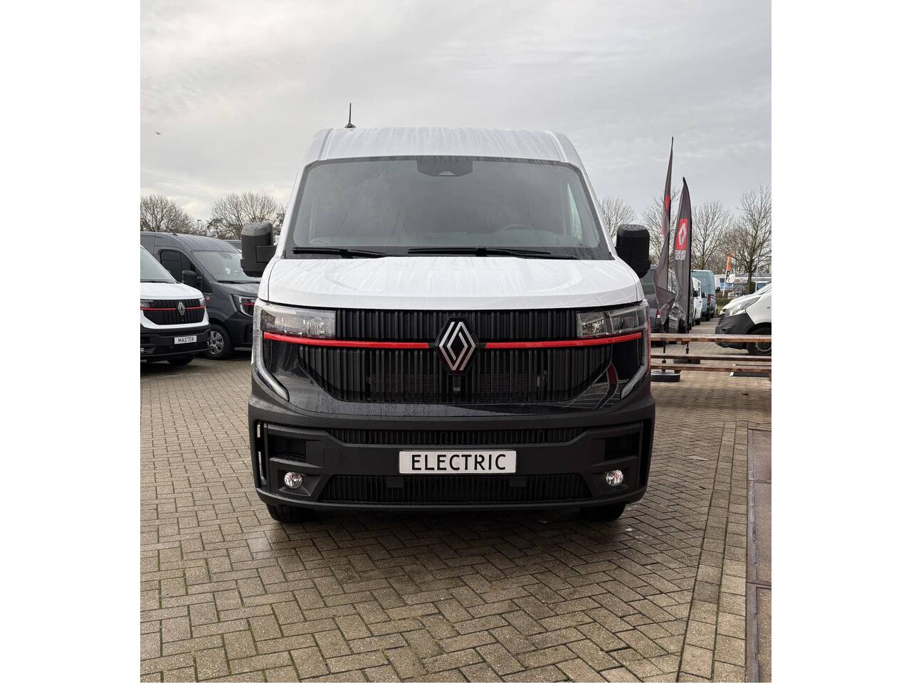 Renault MASTER E-Tech 87 kWh, 130 kW snelladen, L3H2 Demonstratieauto, Laadruimte betimmering, Side-bars, Camera, Trekhaak, Apple carplay