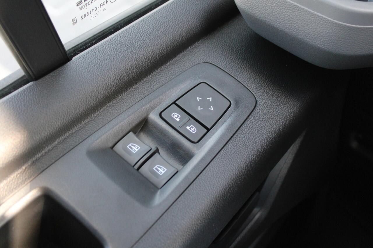 Renault MASTER T35 2.0 dCi 170pk L2H2 Extra - 2x Schuifdeur - Navigatie - Blind Spot - Camera - Stoelverwarming - Verwarmde voorruit - Rijklaar