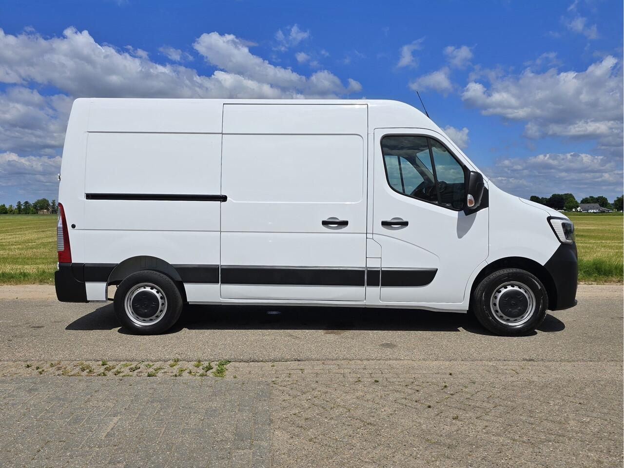 Renault MASTER T33 2.3 dCi 135 L2 H2 Comfort - 135 Pk - Euro 6 - Navi - Airco - Cruise Control