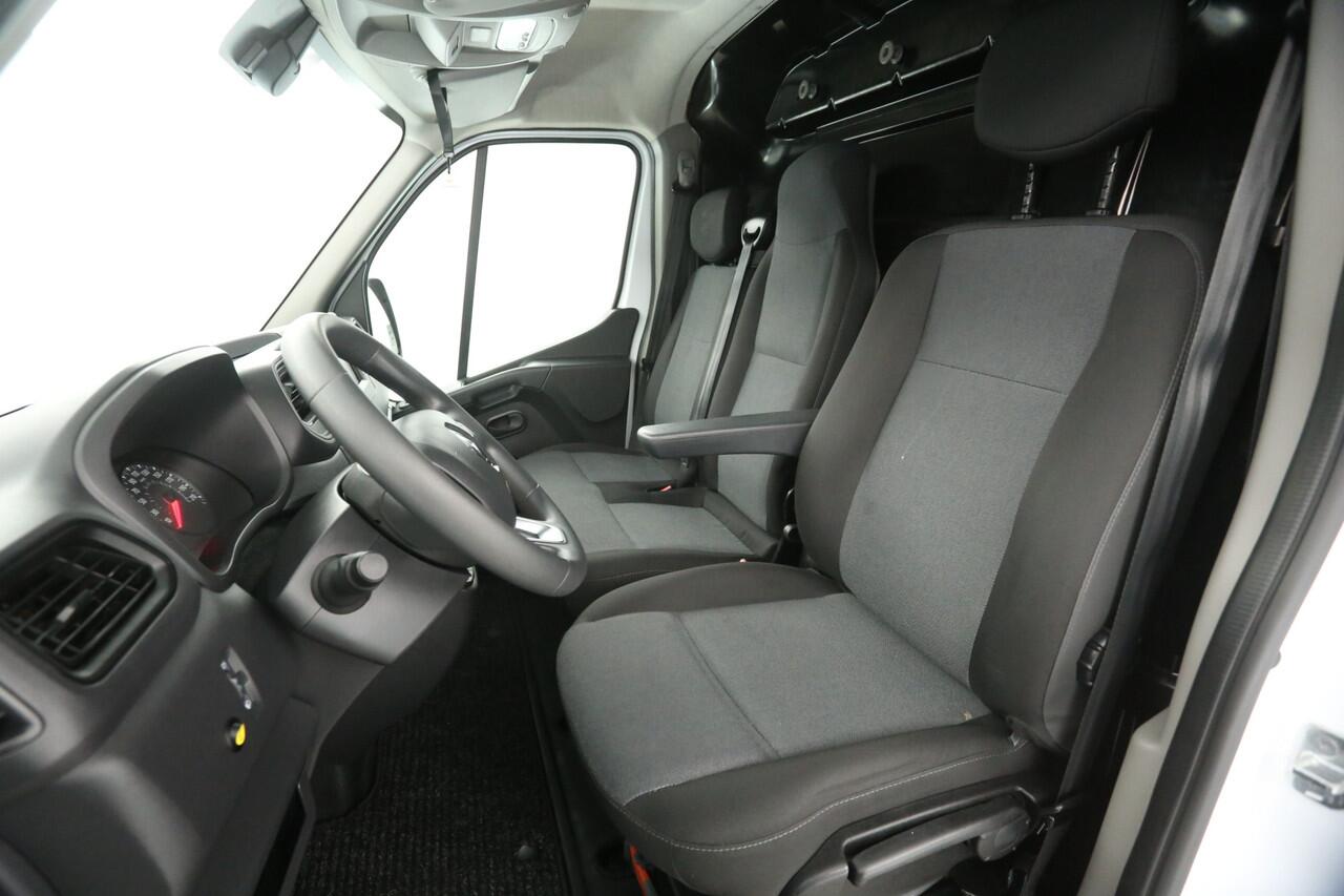 Renault MASTER T35 2.3 dCi L3H2 | Euro6 | 3500kg Trekgew. | Trekh. | Dubbellucht | Airco | Cruise | 3-Zits | Navi