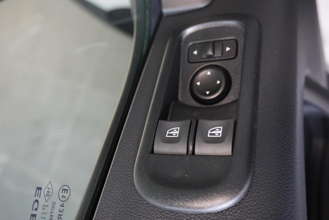 Renault MASTER T33 2.3 dCi 135PK L2H2 Work Edition Airco Cruise Control Camera Navi PDCA Trekhaak