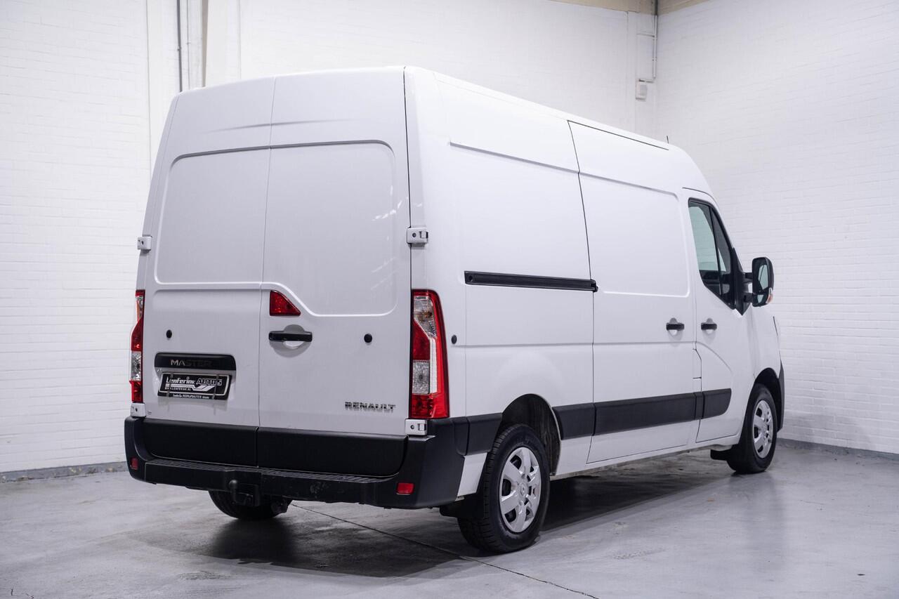 Renault MASTER 2.3 dCi 135 pk L2H2 Airco, Trekhaak Cruise Control, Laadruimte Pakket, PDC achter, 3-Zits