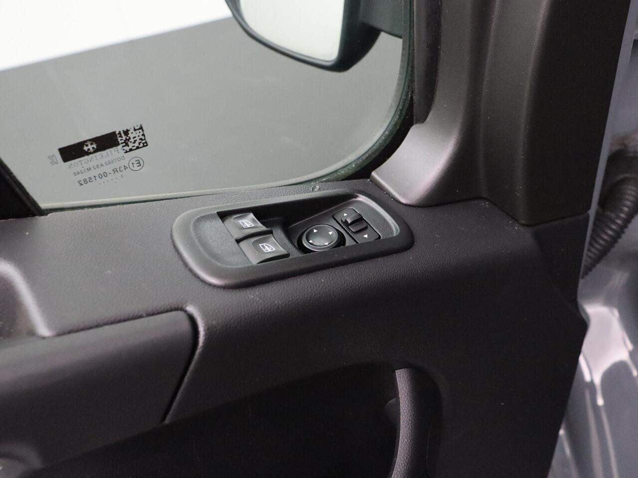 Renault MASTER 2.3DCI 136PK L2H2 | Imperiaal | Trekhaak | Navigatie | Camera | GateLocks | 3-Persoons