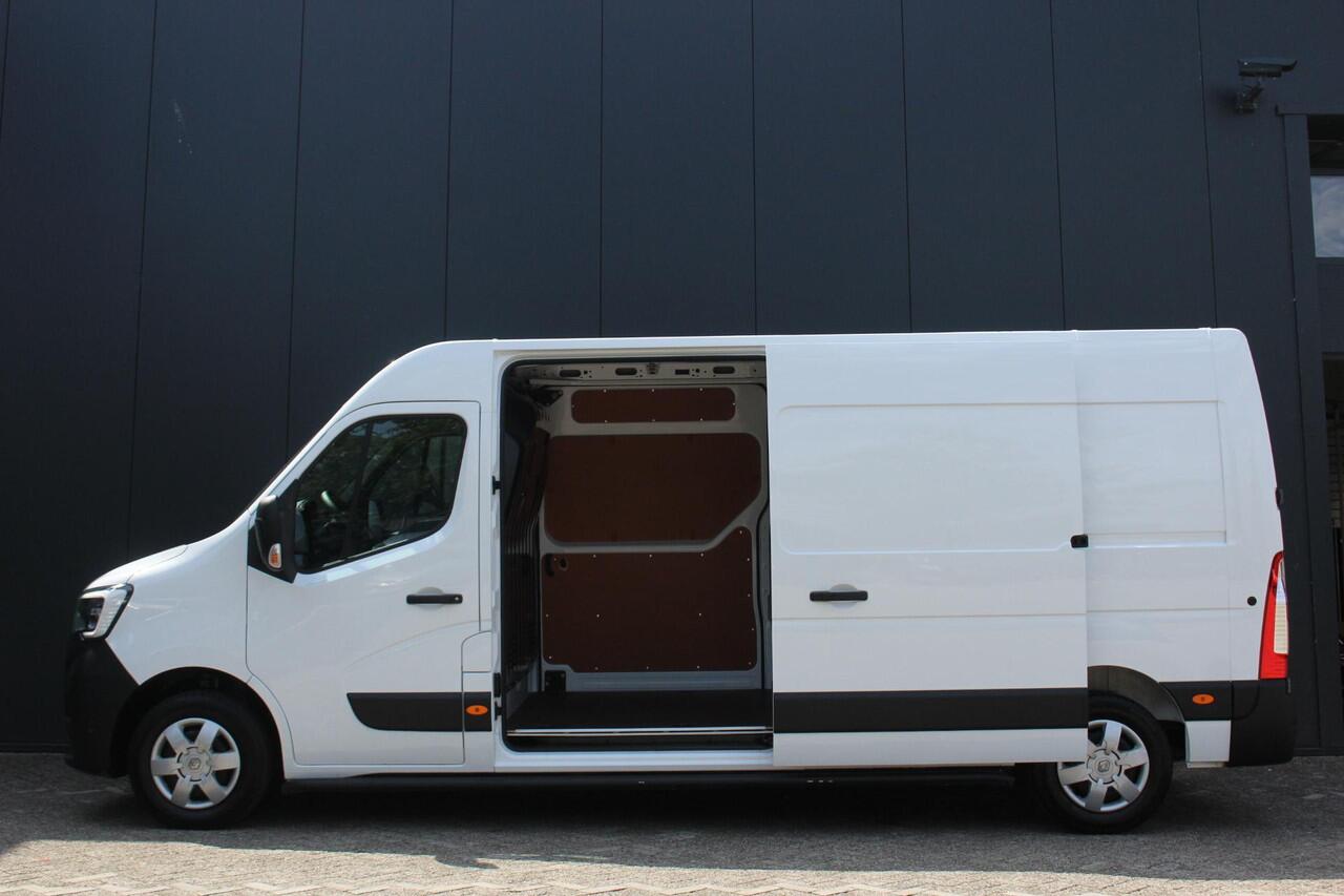 Renault MASTER T35 2.3 dCi 180Pk L3H2 Energy Work Edition | Navigatie | Parkeersensoren & Camera | Side Bars | Betimmering | Airco | Cruise Control | Schuifdeur Links & Rechts | Black Edition | Trekhaak |