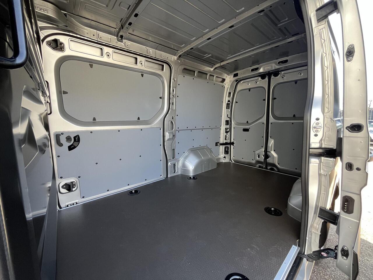 Renault MASTER L2H2 T35 2.0 dCi 130 Advance | 2x schuifdeur | Navigatie | Achteruitrijcamera | Bedrijfswageninrchting | All season banden | Van: ¤ 42.215,- nu rijklaar voor: ¤ 37.293,-