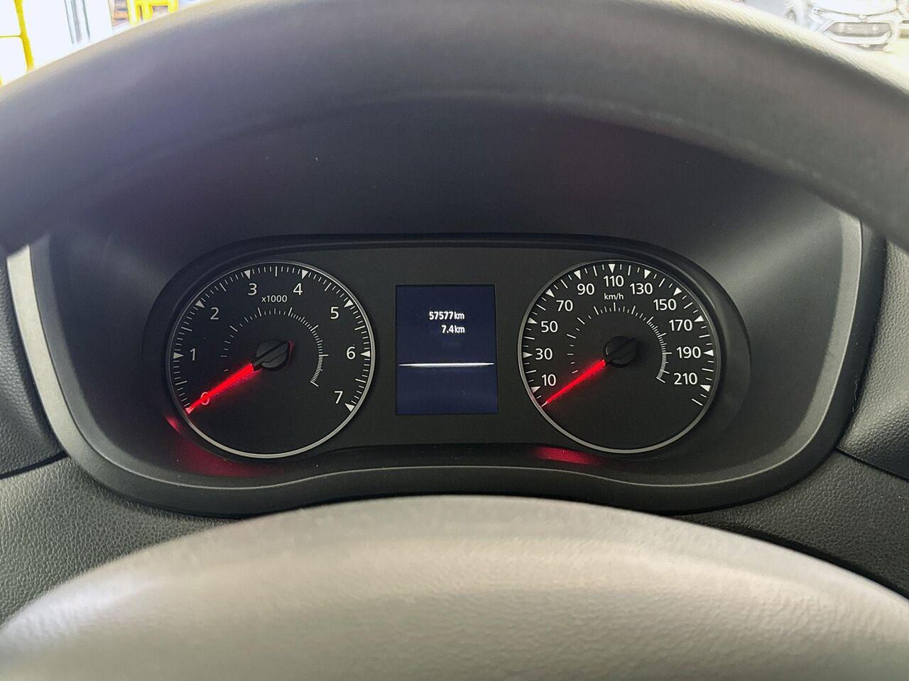 Renault MASTER T35 2.3 dCi L3H2 Work Edition 136PK | Achteruitrijcamera + parkeersensoren | Dodehoek-detectie | Omvormer | Flitsers rondom | Navigatie | Cruise control | Leder