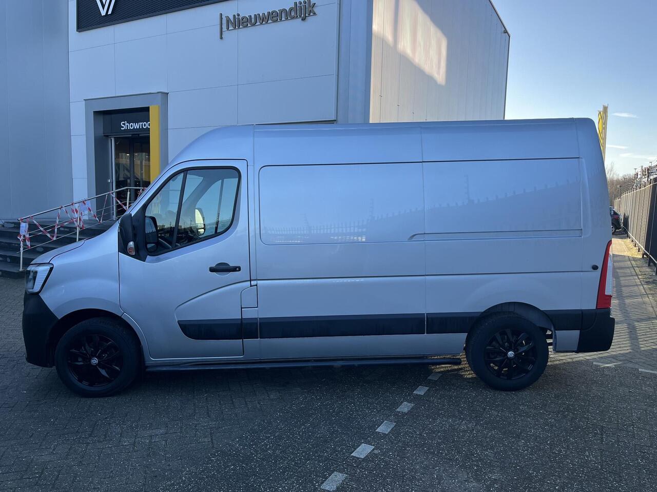 Renault MASTER T35 2.3 dCi 150 L2H2 Energy Work Edition / AIRCO / SIDEBARS / PARKEERSESNOREN / NAVIGATIE / TREKHAAK / BETIMMERING