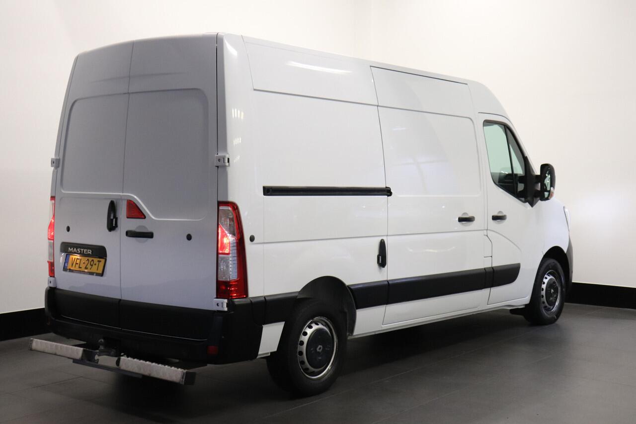 Renault MASTER 2.3 dCi 135PK L2H2 EURO 6 - Airco - Cruise - Camera - ¤ 14.900,- Excl.