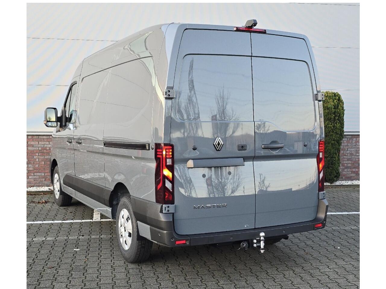 Renault MASTER T35 2.0 dCi 170 L2H2 Extra 2 keer schuifdeur / Laadruimte pakket / Trekhaak / All season