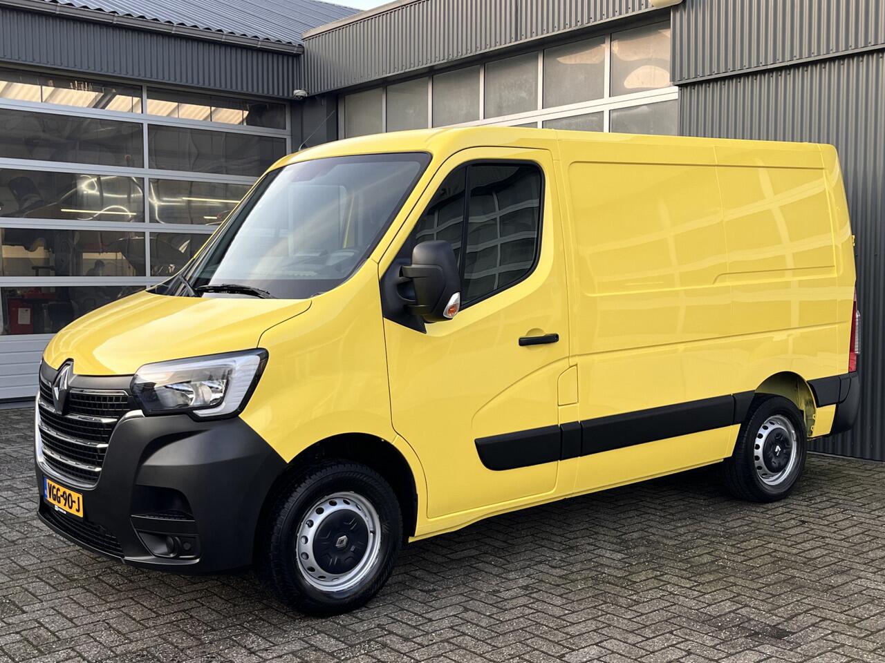 Renault MASTER T28 2.3 dCi 135 L1H1 Airco Cruise controle Trekhaak 2500kg trekgewicht Achteruitrijcamera Schuifdeur 3-Persoons Euro 6 Navigatiesysteem Telefoonverbinding 1e eigenaar
