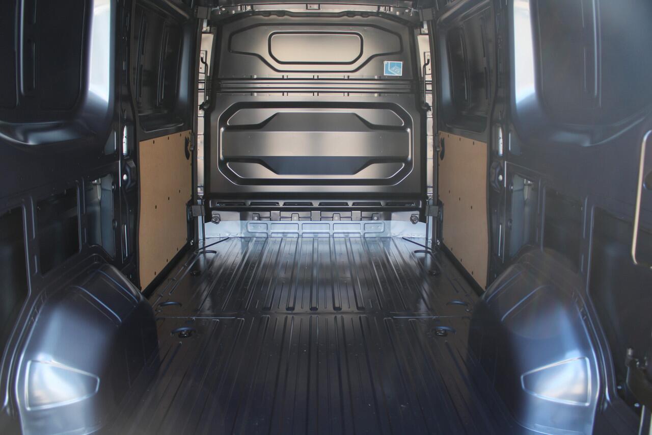 Renault MASTER T35 2.0 dCi 170pk L2H2 Extra - 2x Schuifdeur - Navigatie - Blind Spot - Camera - Stoelverwarming - Verwarmde voorruit - Rijklaar