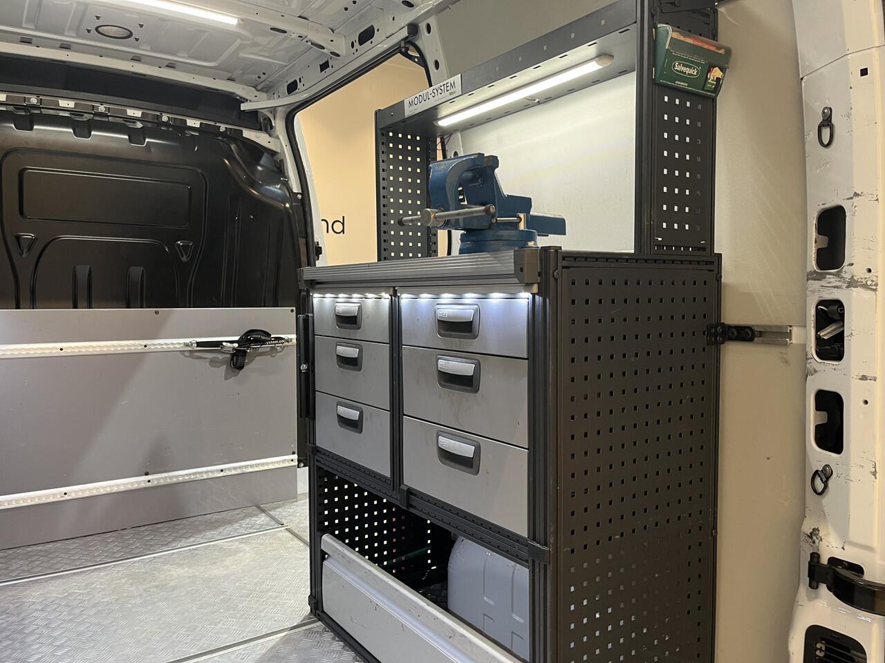 Renault MASTER 2.3 dCi L1H2 130 PK Servicebus / Modul-System Inrichting / Euro 6 / Airco / Cruise Control / Camera / Navigatie / Trekhaak / 73.900 KM !!