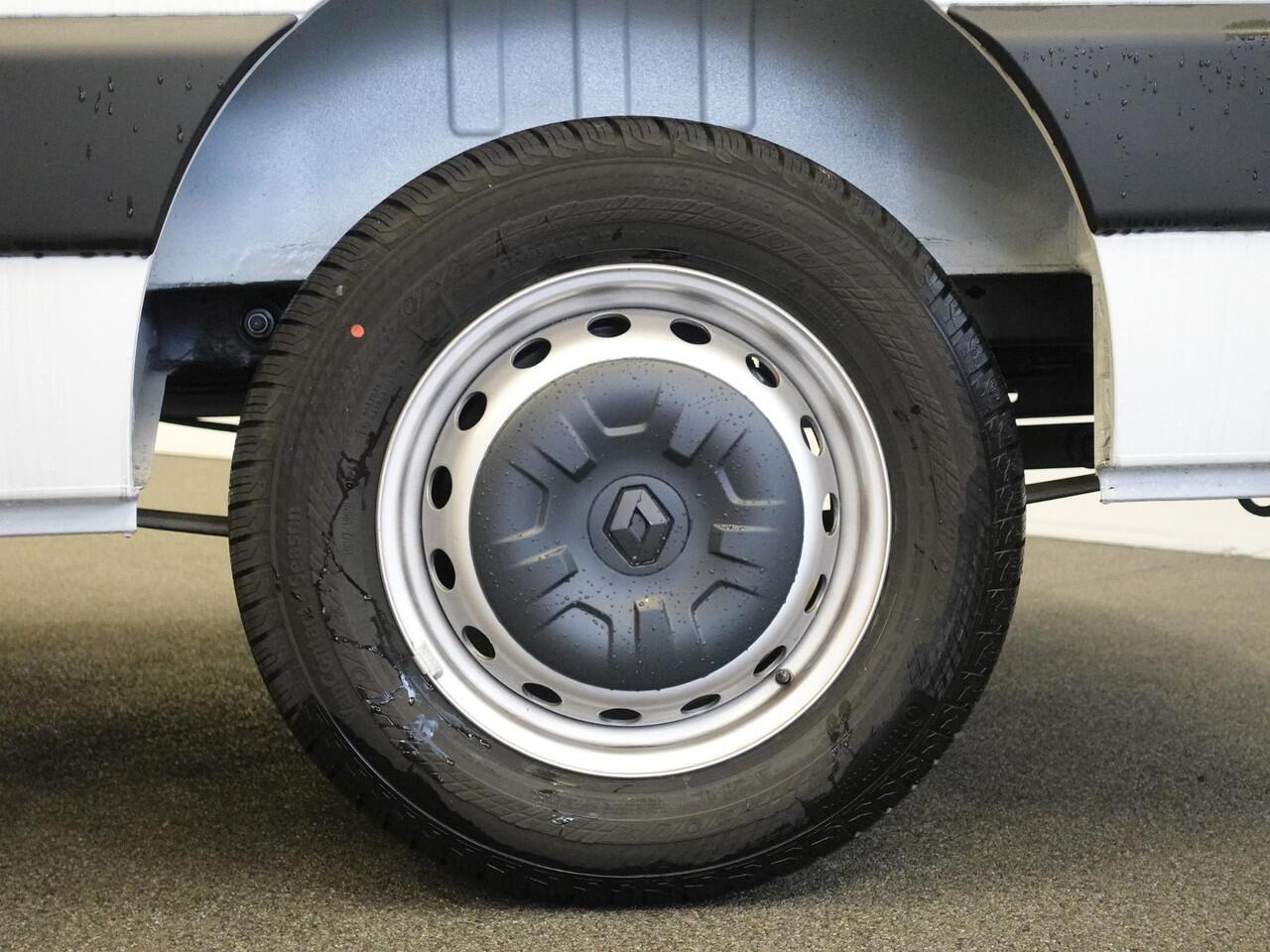 Renault MASTER T33 2.3 dCi 135 L2H2 BPM VRIJ! Airco Cruise control Parkeersensoren Navigatie Trekhaak