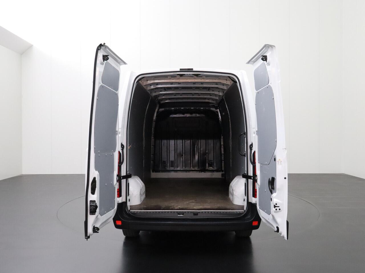 Renault MASTER 2.3DCi 135PK L3H2 Maxi | Airco | Cruise | 3-Persoons | Betimmering