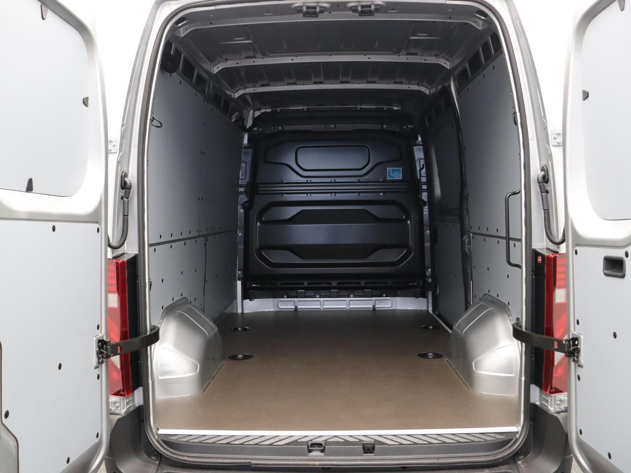 Renault MASTER T35 2.0 dCi 130pk L2H2 Advance | Laadruimtepakket | Trekhaak | Achteruitrijcamera |