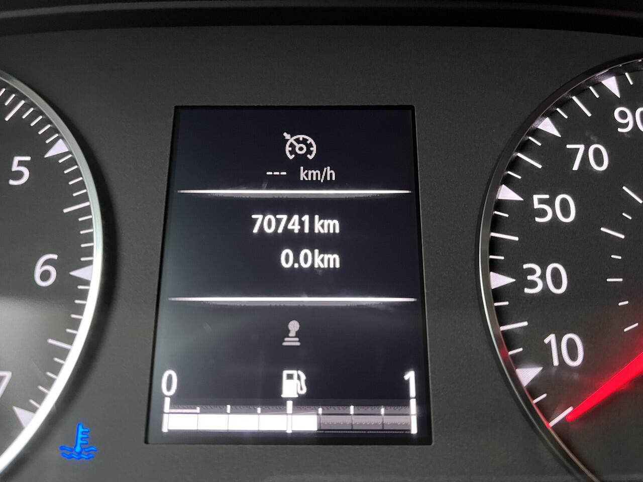 Renault MASTER T28 2.3 dCi 135 L1H1 Airco Cruise controle Trekhaak 2500kg trekgewicht Achteruitrijcamera Schuifdeur 3-Persoons Euro 6 Navigatiesysteem Telefoonverbinding 1e eigenaar