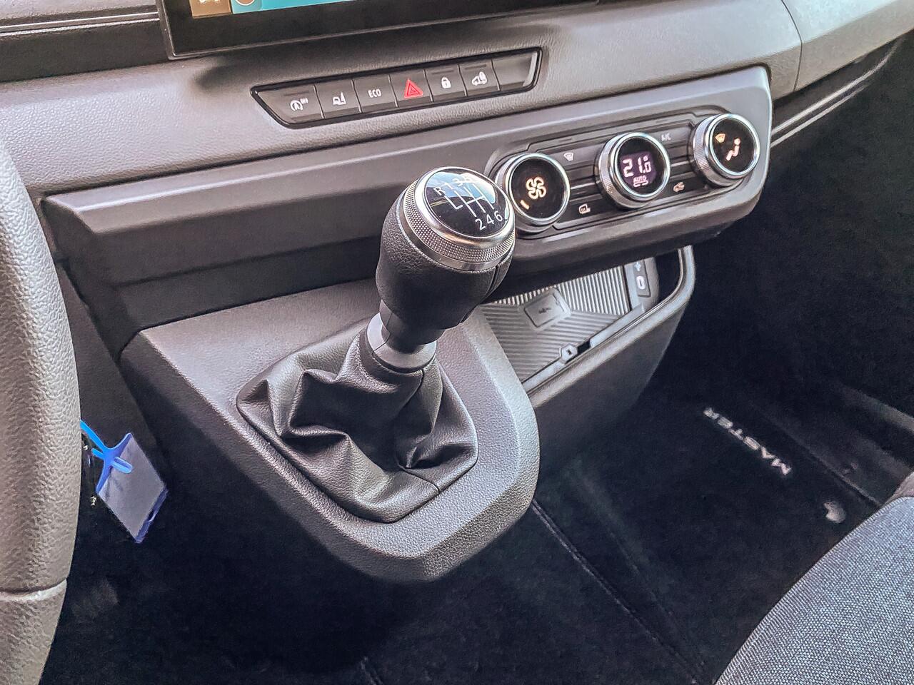 Renault MASTER T35 2.0 dCi 170PK L2H2 Extra | BPM VRIJ! | 2X SCHUIFDEUR | BLIND SPOT | CAMERA | STOELVERWARMING | TREKHAAK |