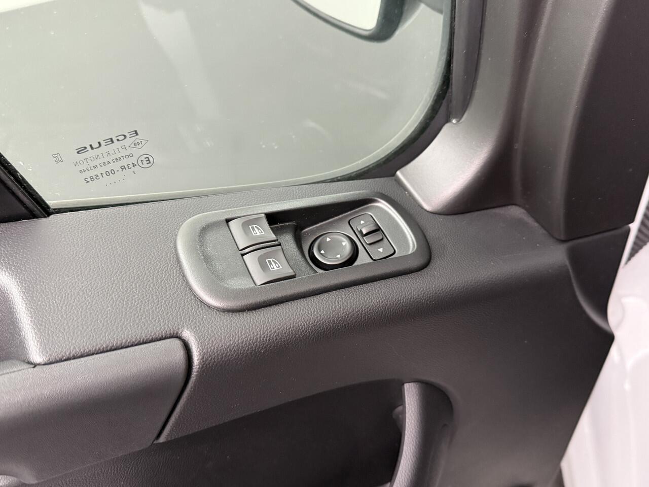 Renault MASTER 2.3DCI 135PK | Airco | Cruise | 3-Persoons | Betimmering