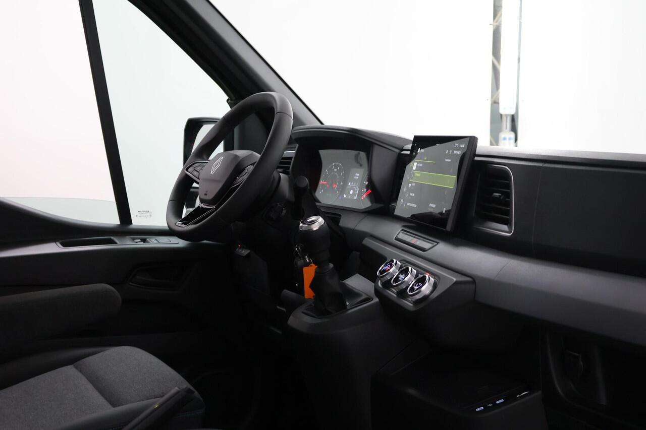 Renault MASTER T35 2.0 dCi | 170 PK | L3 H1 | OPRIJWAGEN | NIEUW MODEL | AUTOTRANSPORTER | LIER | TREKHAAK | CARPLAY | ANDROID AUTO | AIRCO | CRUISE | LICHT-/REGENSENSOR | LED | 3-ZITS | OPRIJPLATEN | 1200KG LAADVERMOGEN