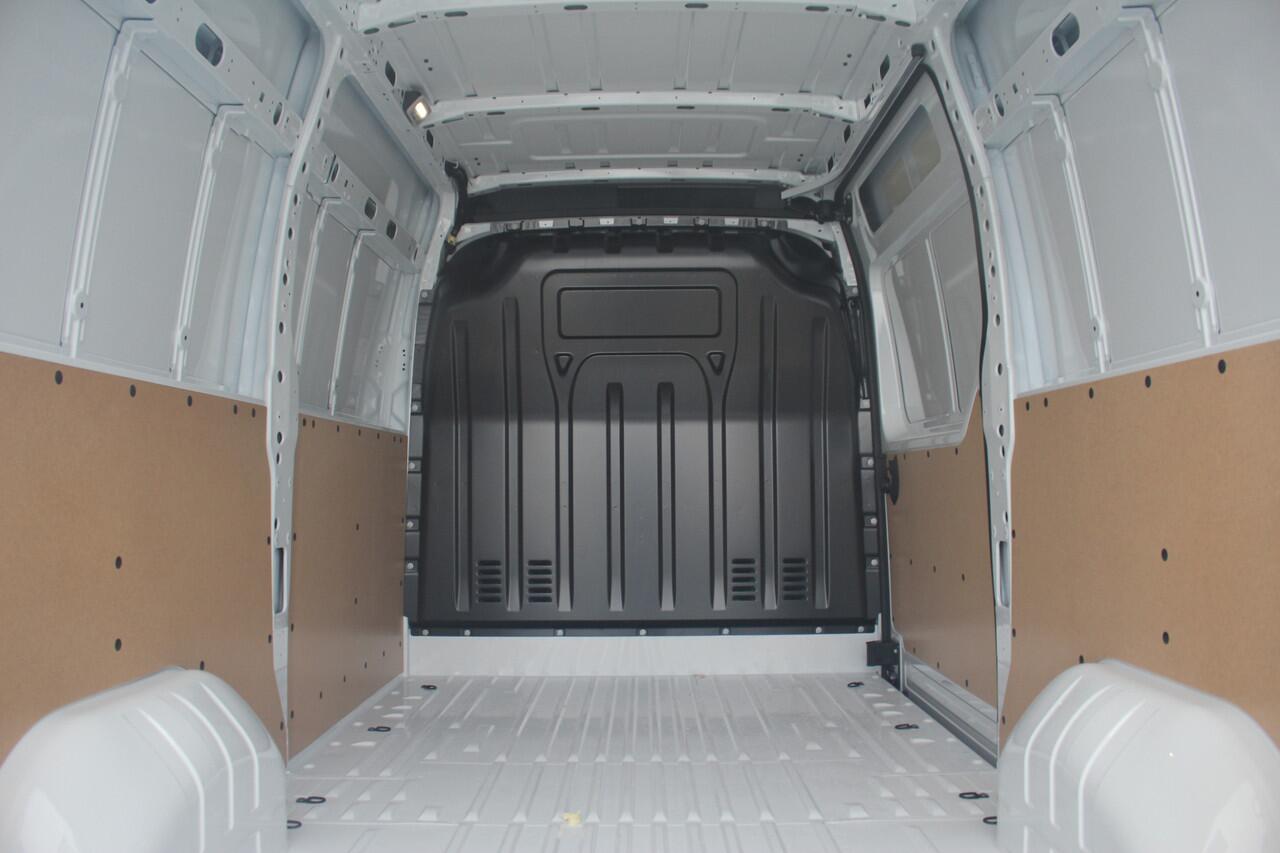 Renault MASTER T35 2.3dCi 136pk L2H2 | Airco | Cruise | Navi | DAB | Lease 501,- p/m