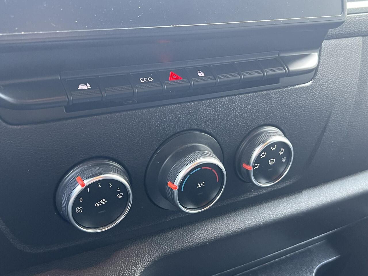 Renault MASTER T33 2.3 dCi 135 L2H2 Comfort | Trekhaak | Navigatie | DAB | Airco | Parkeersensoren | BT-Telefoonfunctie |