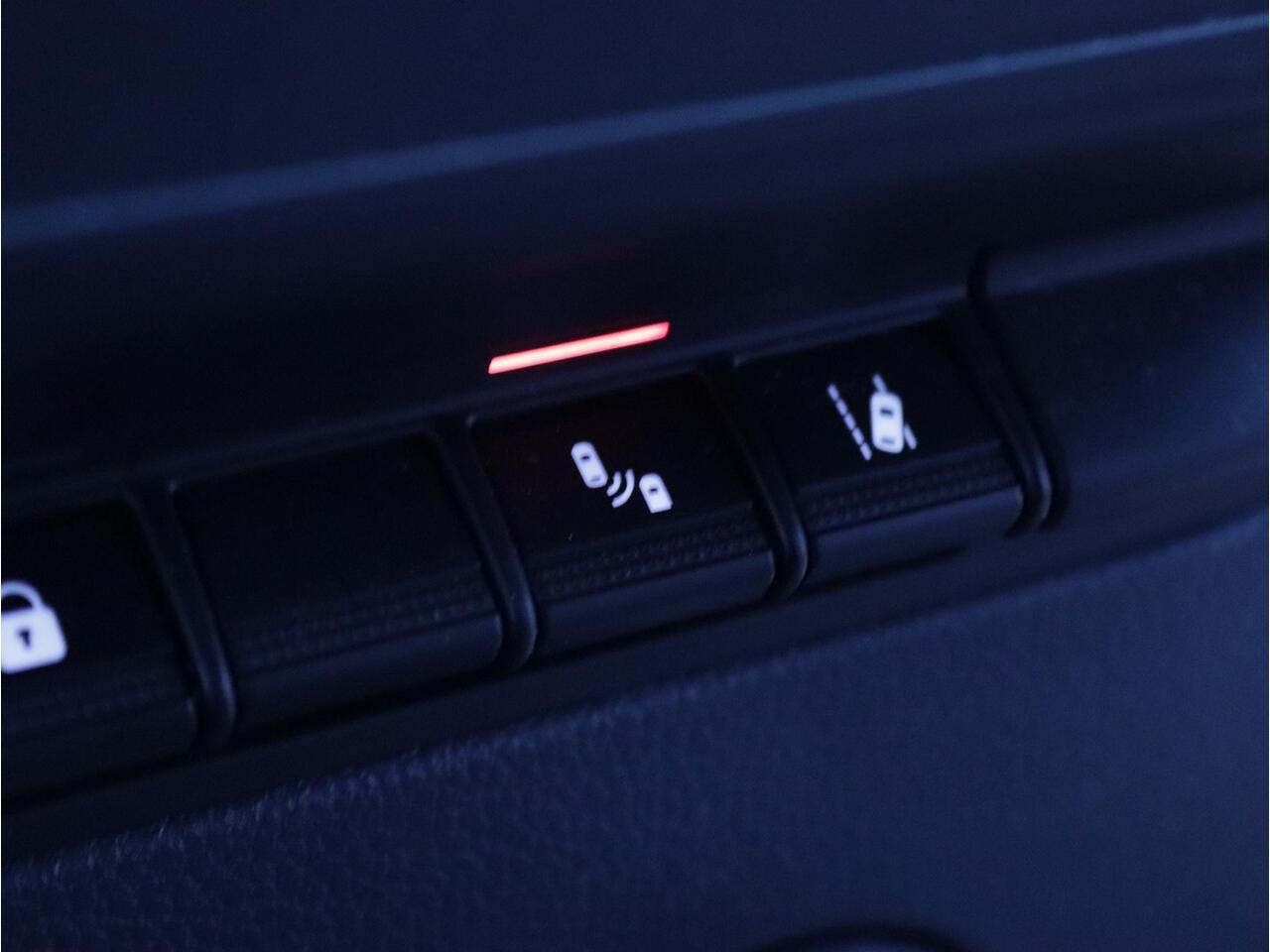 Renault MASTER 2.3 dCi 135 T35 L2H2 Work Edition | Betimmering | All-Season banden | Trekhaak